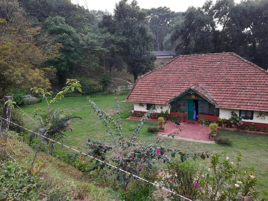 A Quaint Cottage With Rajah'S Seat View. Мадикери Экстерьер фото
